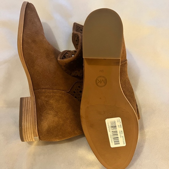 Michael Kors Tan Boots - Picture 3 of 3